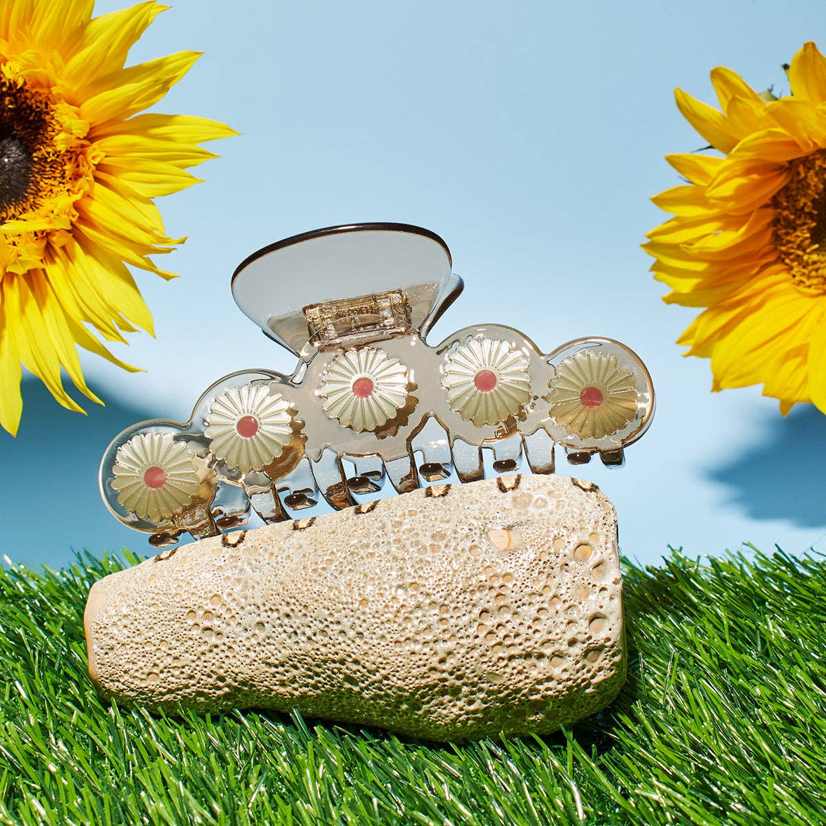 Eclipta Daisy Flower XL Hair Claw in Clear Brown Acetate - Lalka Beauty Co.