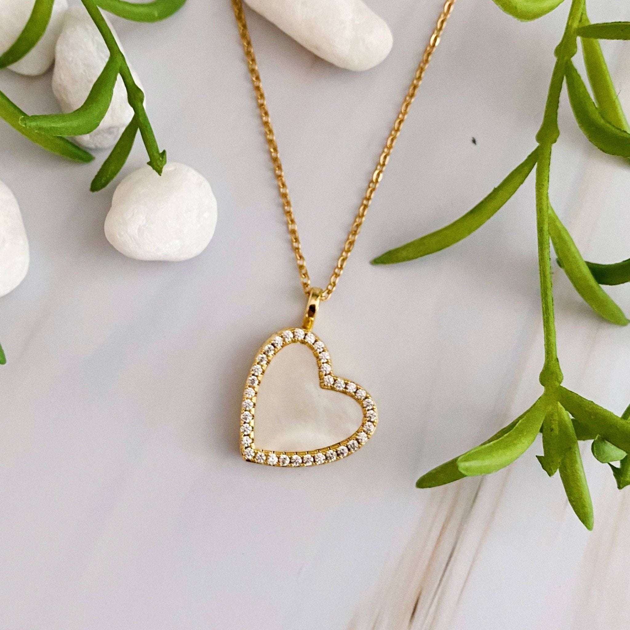 “Marcy” Shell Heart Locket Pendant Necklace - Lalka Beauty Co.