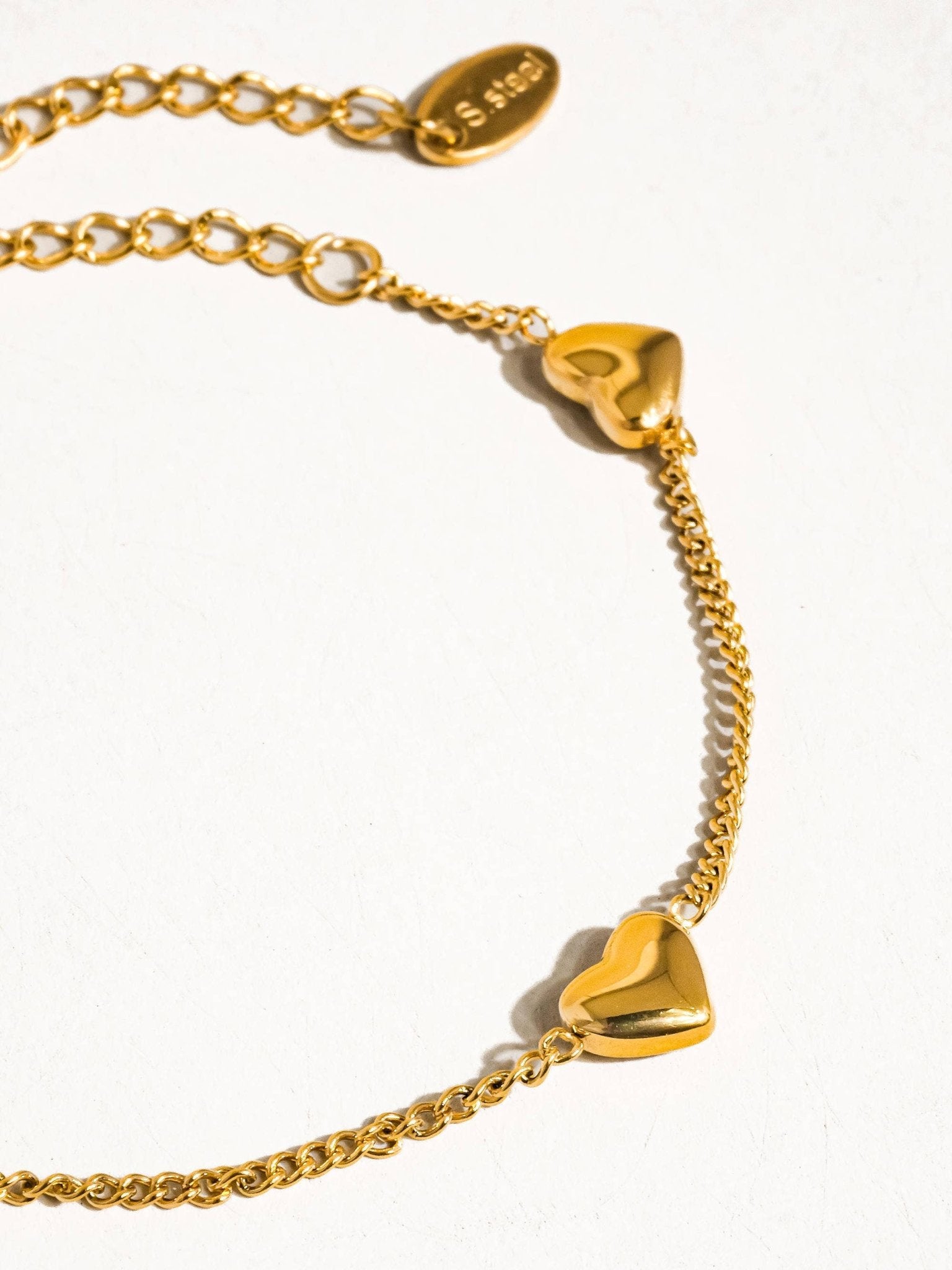 Vivre 18K Gold Non - Tarnish Petite Heart Bracelet Yellow Gold / Bracelet - Lalka Beauty Co.