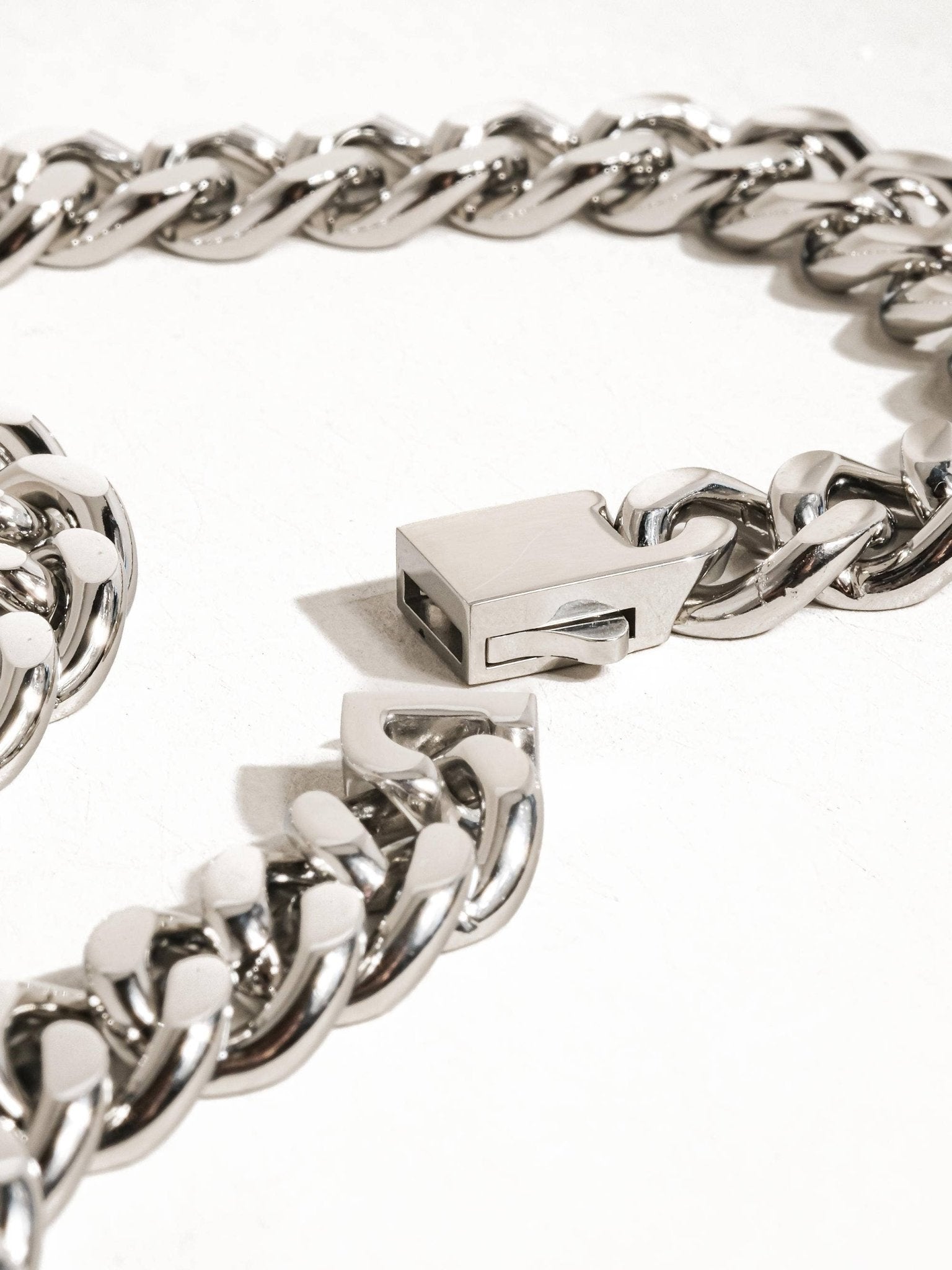 Will Non - Tarnish Classic Bold Cuban Chain Necklace: Silver - Lalka Beauty Co.