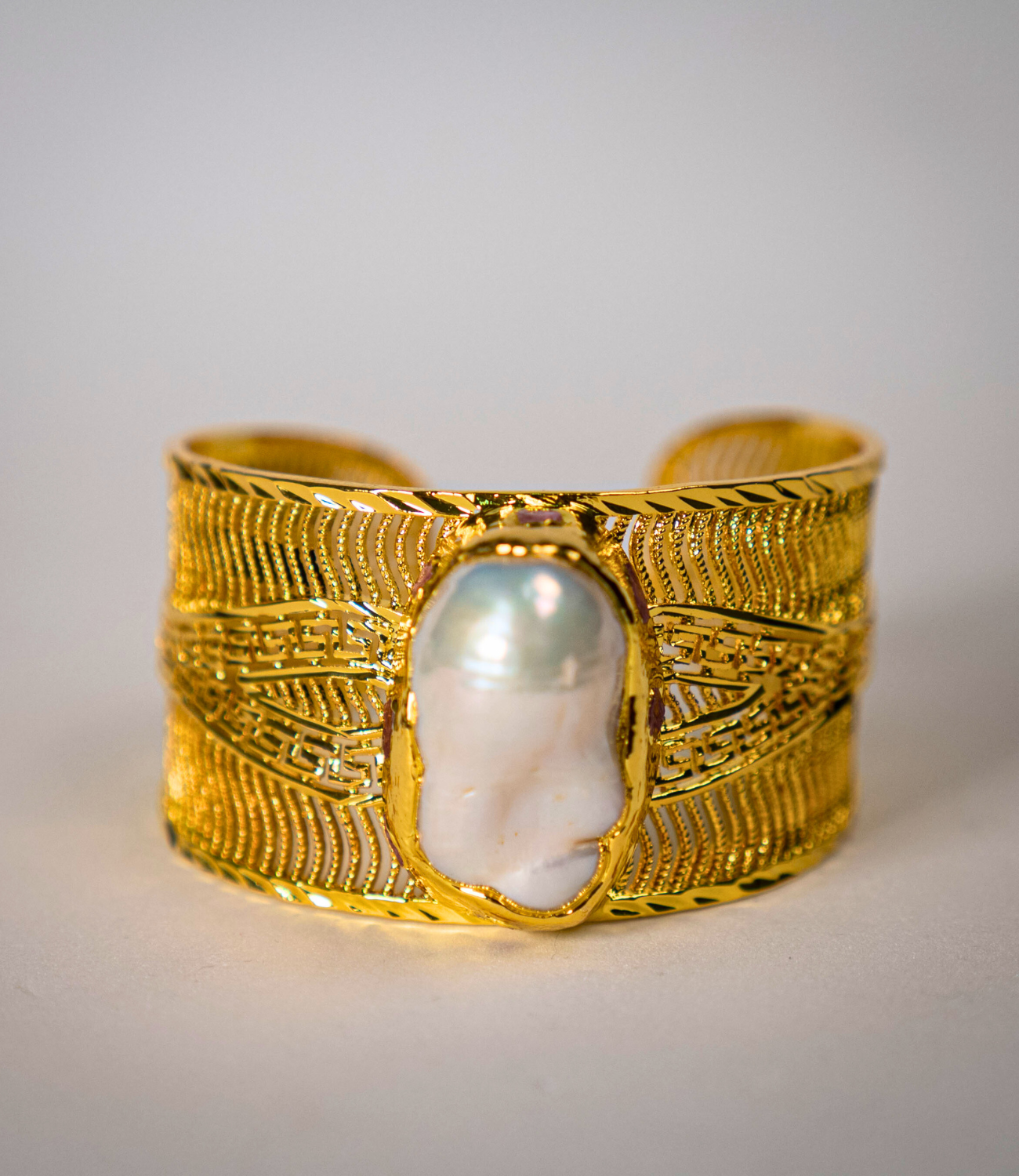 Sculptural Bracelet with Baroque Pearl and Burgundy Natural Stones – 18K Gold Plated