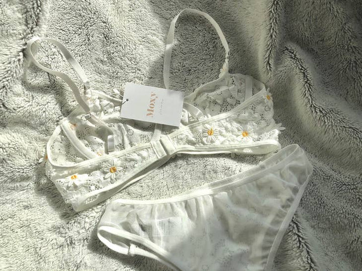 Wild Flower Daisies Lingerie 2 piece bra and panty set S to 2X