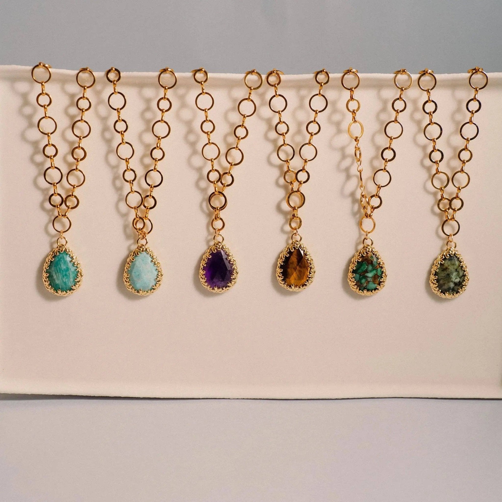 Labradorite Teardrop necklace 18k gold circle chain - Lalka Beauty Co.